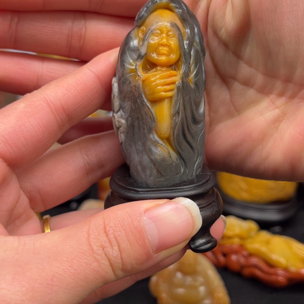 【闪购商品】田黄石自*飞田黄石乌鸦皮把玩