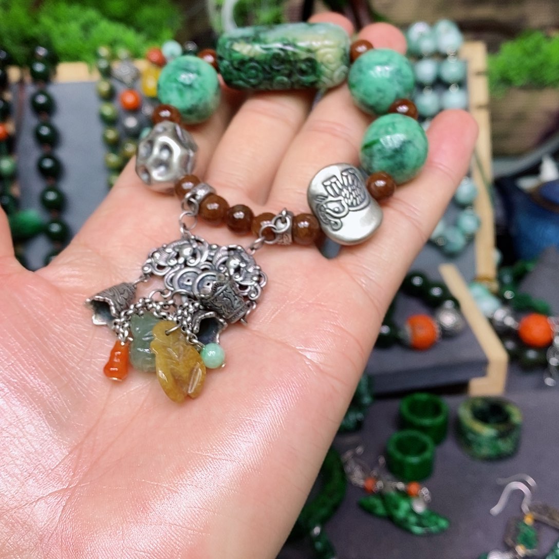 翡翠手链未镶嵌漂亮美眉