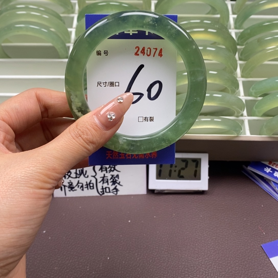 蛇纹石玉手镯未镶嵌