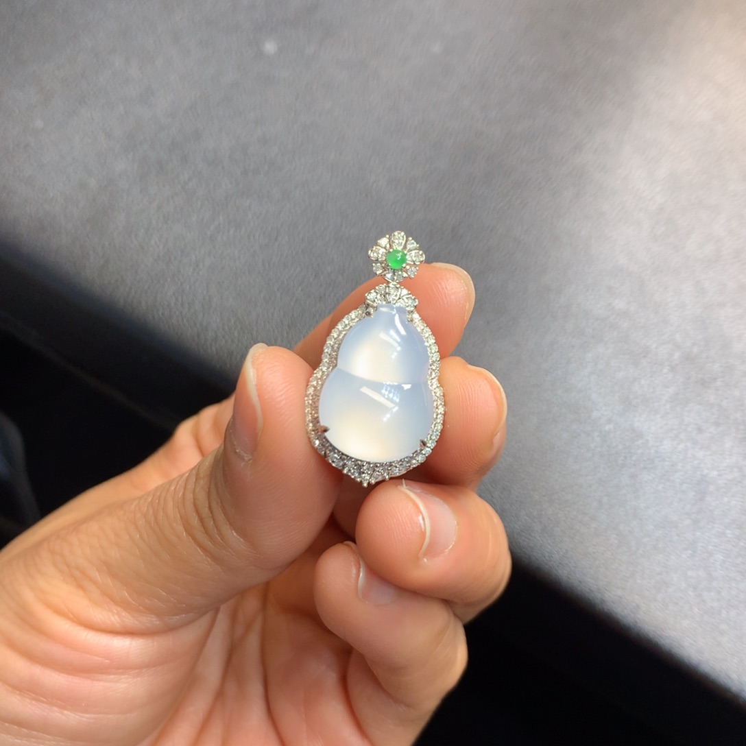 翡翠吊坠(不含链)18K金镶嵌