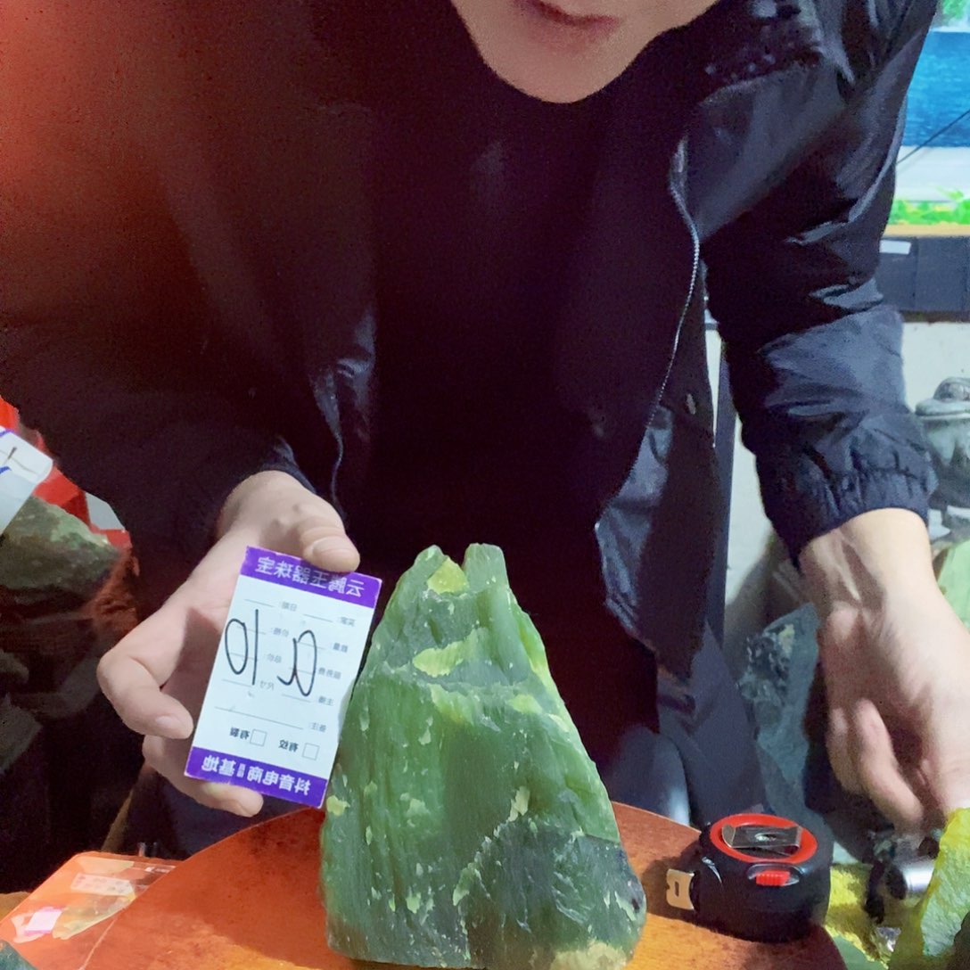 深***红蛇纹石玉未镶嵌珠宝半成品