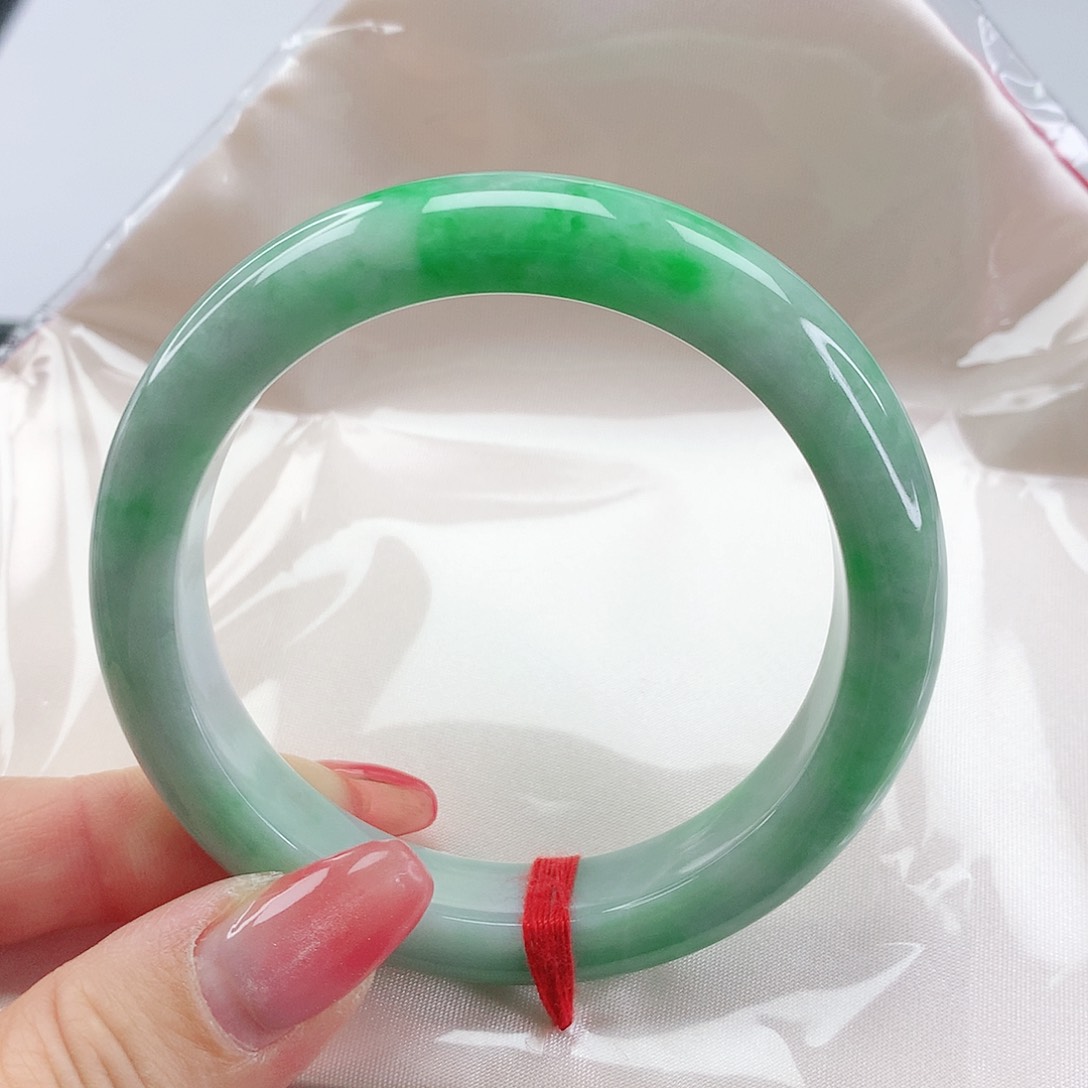 翡翠手镯未镶嵌翡翠285