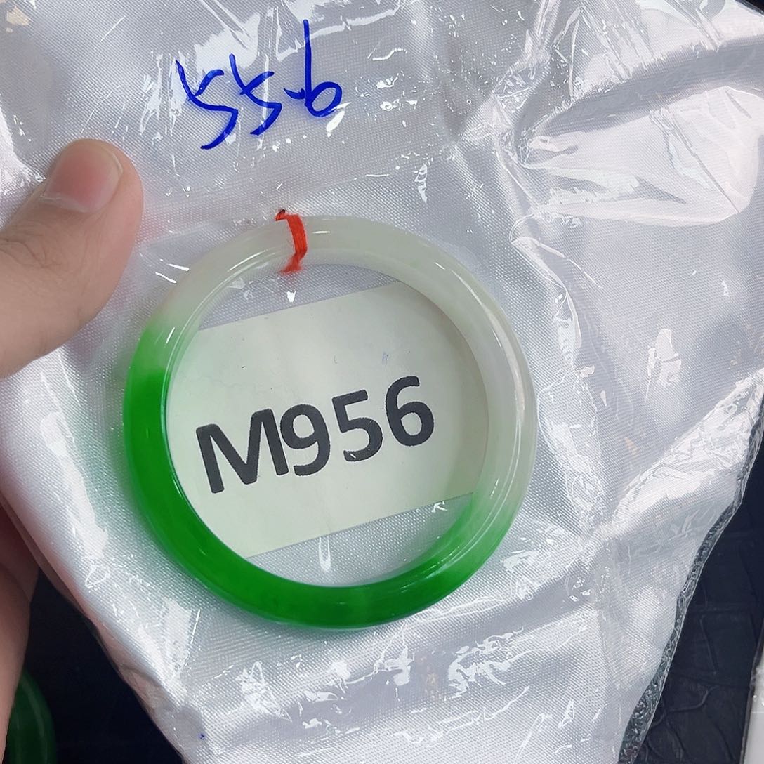 翡翠手镯未镶嵌多样性