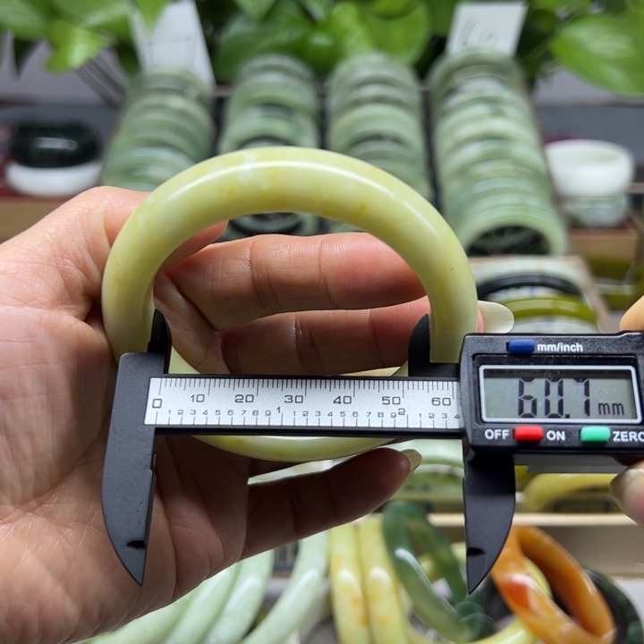 蛇纹石玉未镶嵌手镯35