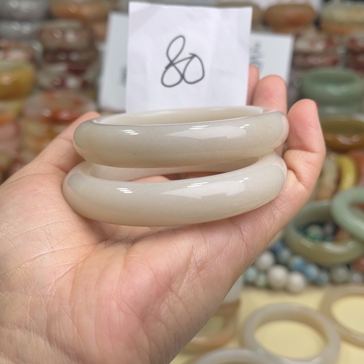 石英质玉微瑕57发2条未镶嵌