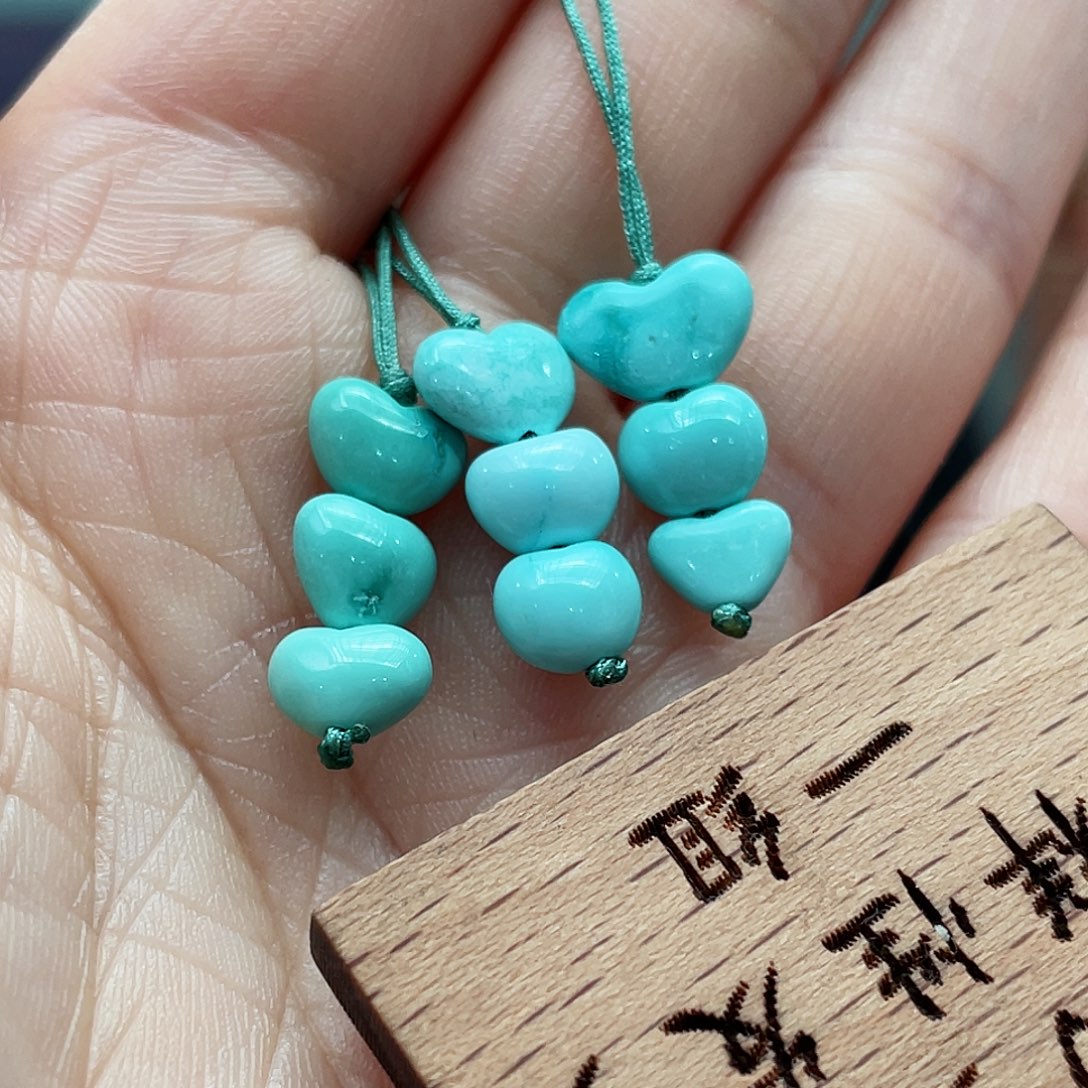 绿松石颈饰未镶嵌