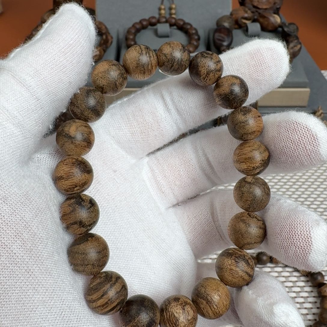沉香手串正区柬埔寨棋楠种沉香手串1.1规格12.21克