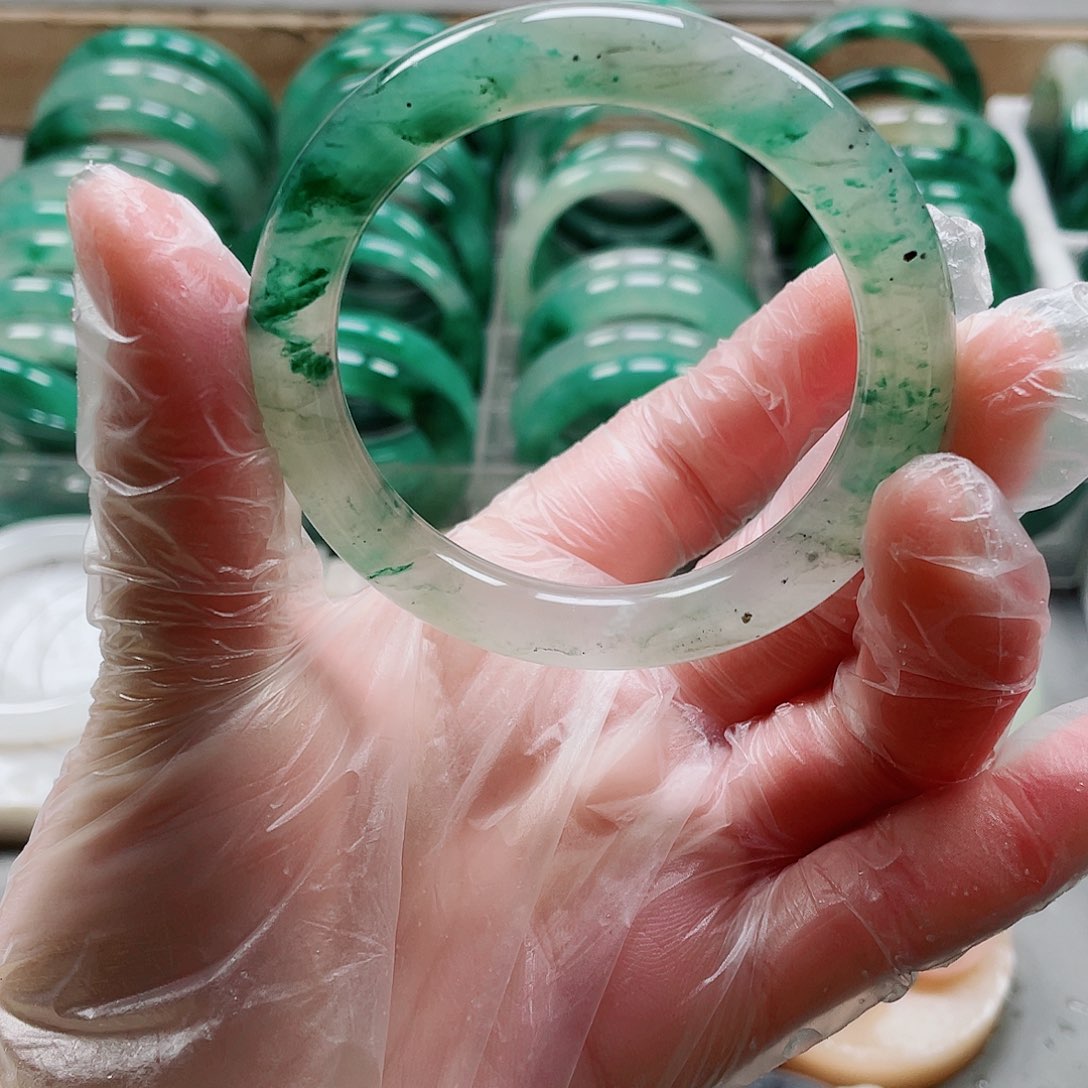 石英质玉手镯未镶嵌