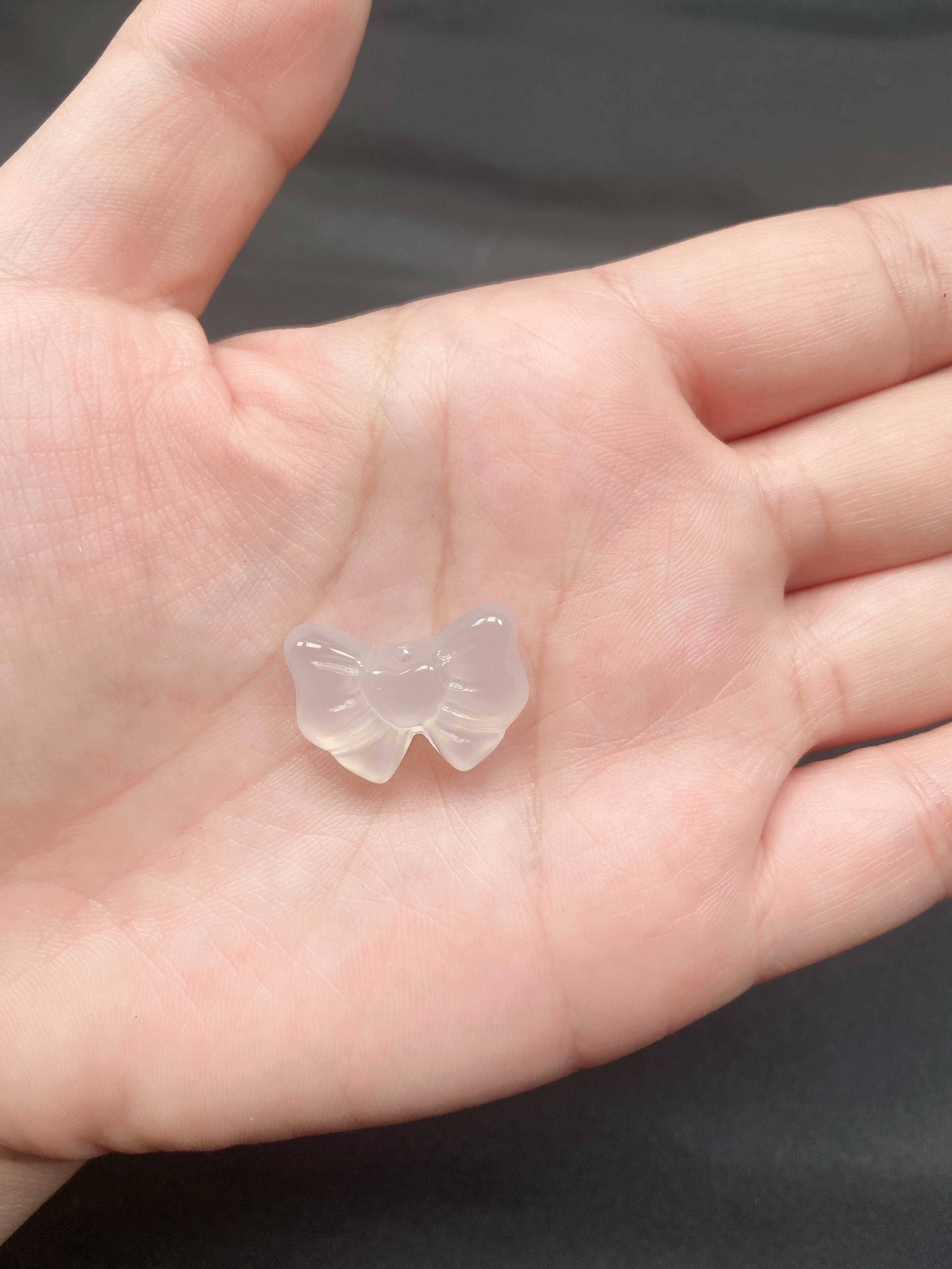 天然玛瑙玉髓吊坠蝴蝶结款高冰高透配绳多样性发货