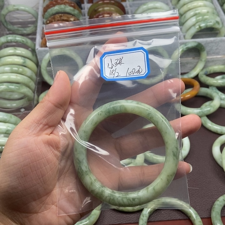 蛇纹石玉手镯未镶嵌小*