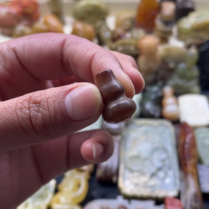 蛇纹石玉颈饰未镶嵌