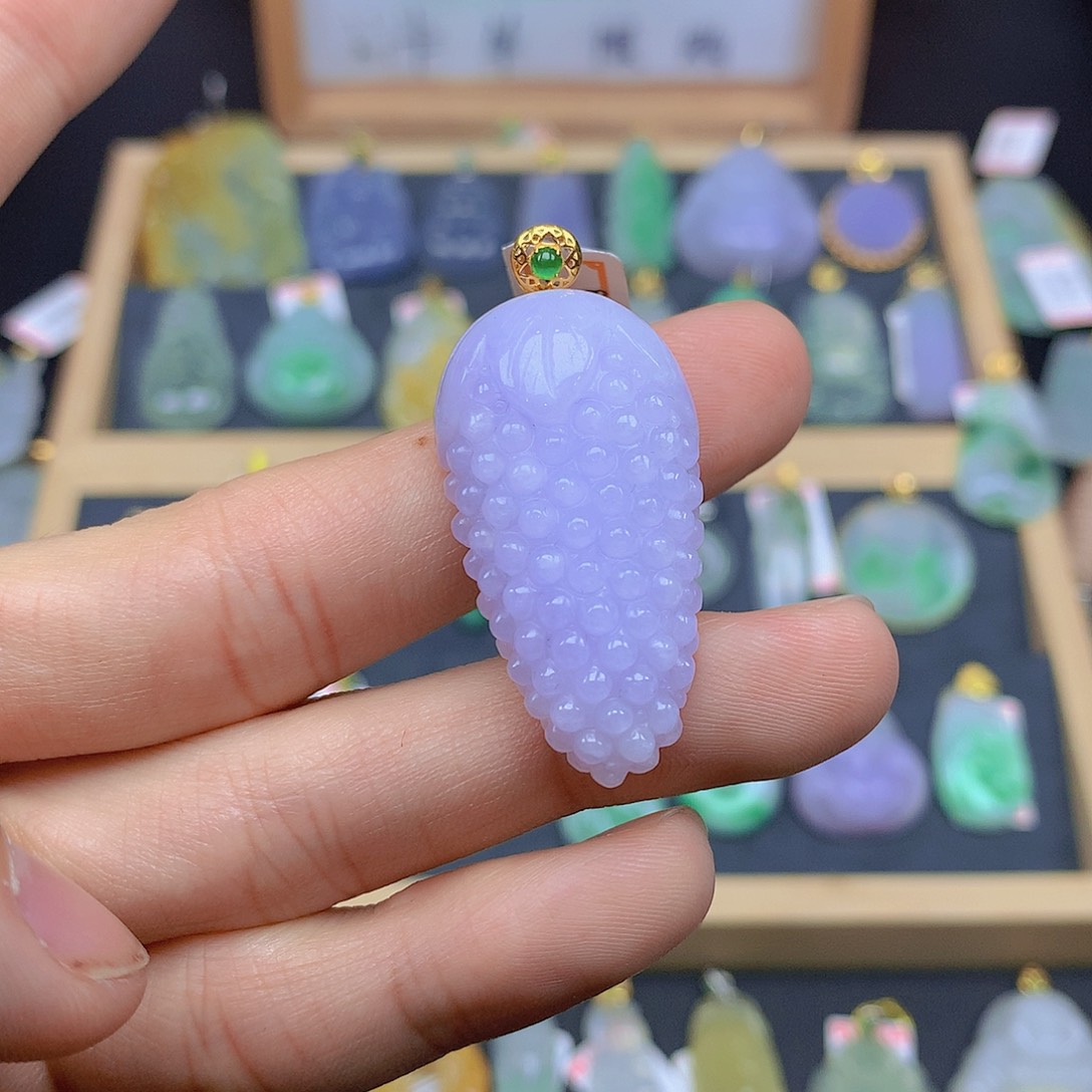 翡翠颈饰18K金镶嵌翡翠