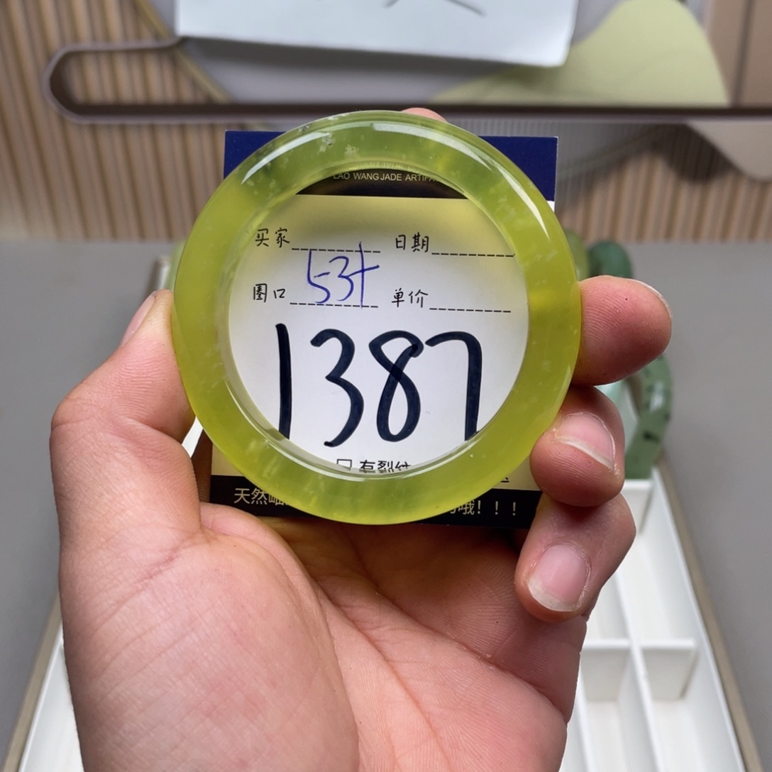 岫玉手镯手镯未镶嵌