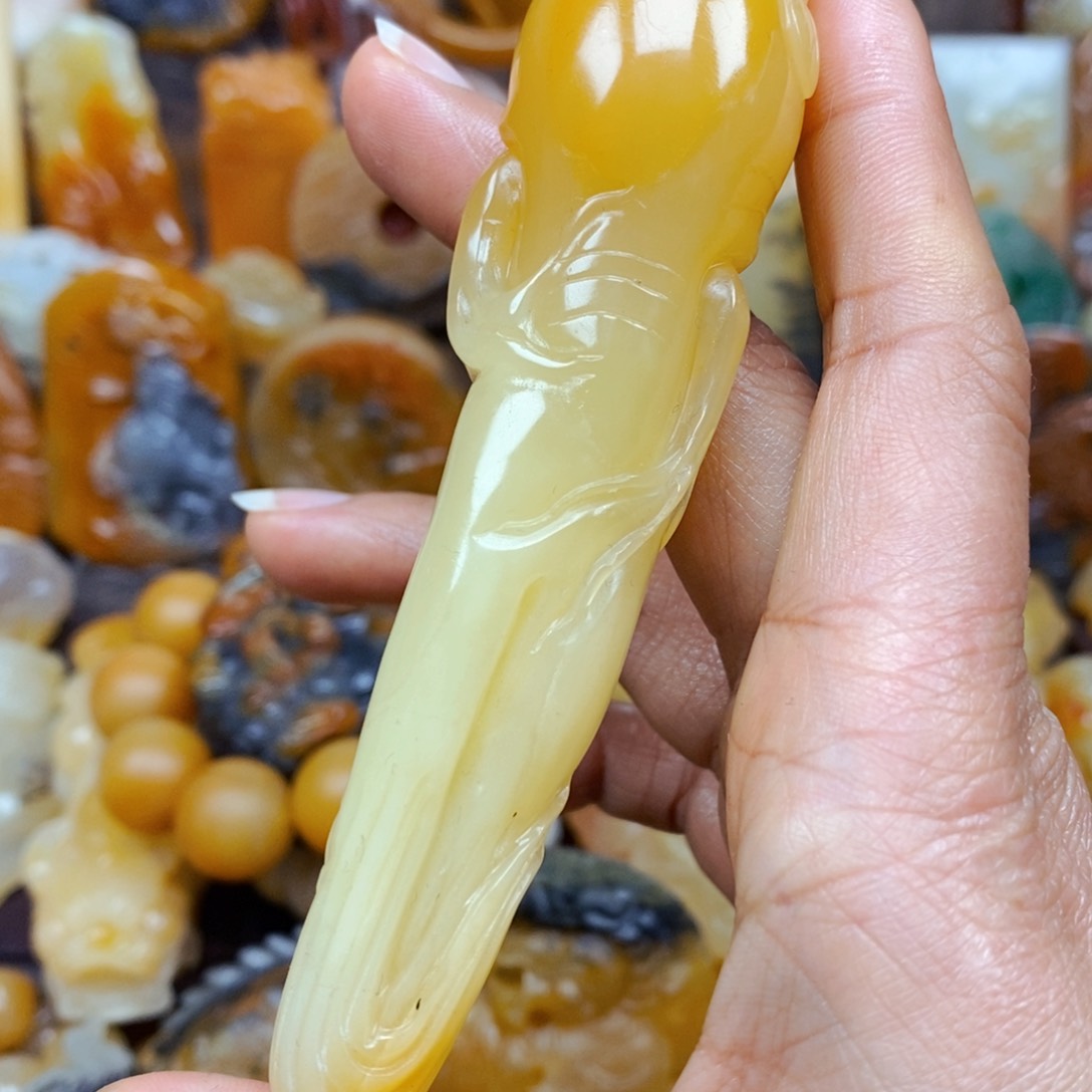 石英质玉（黄龙玉）颈饰未镶嵌