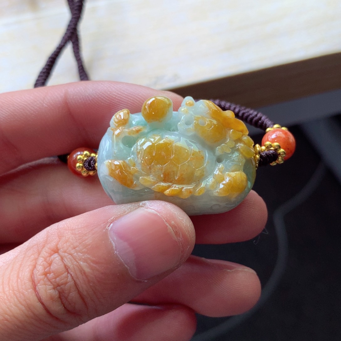 翡翠颈饰未镶嵌吊坠