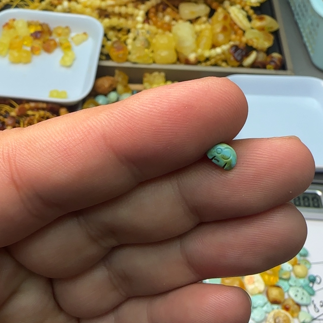 木***易琥珀未镶嵌裸石0,1克