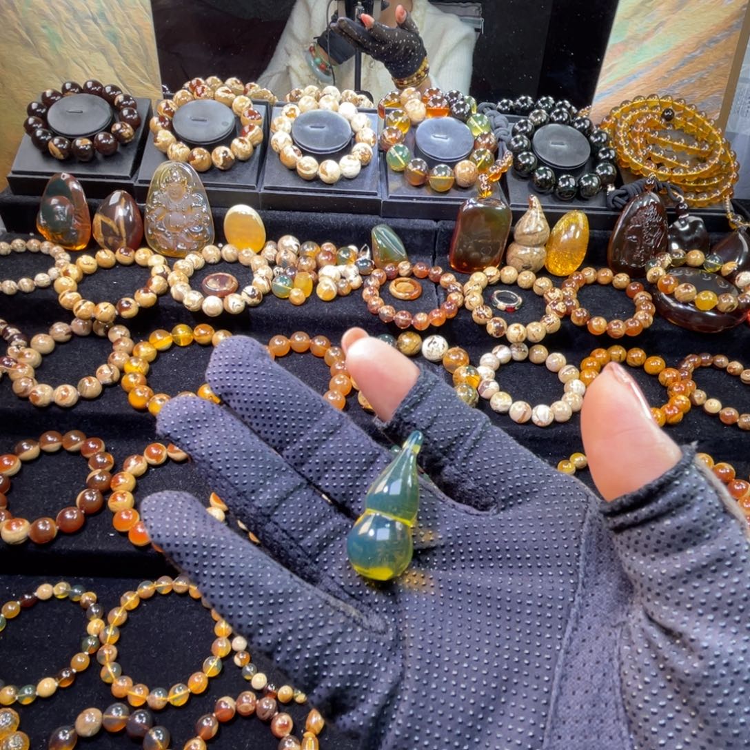 琥珀未镶嵌手串葫芦