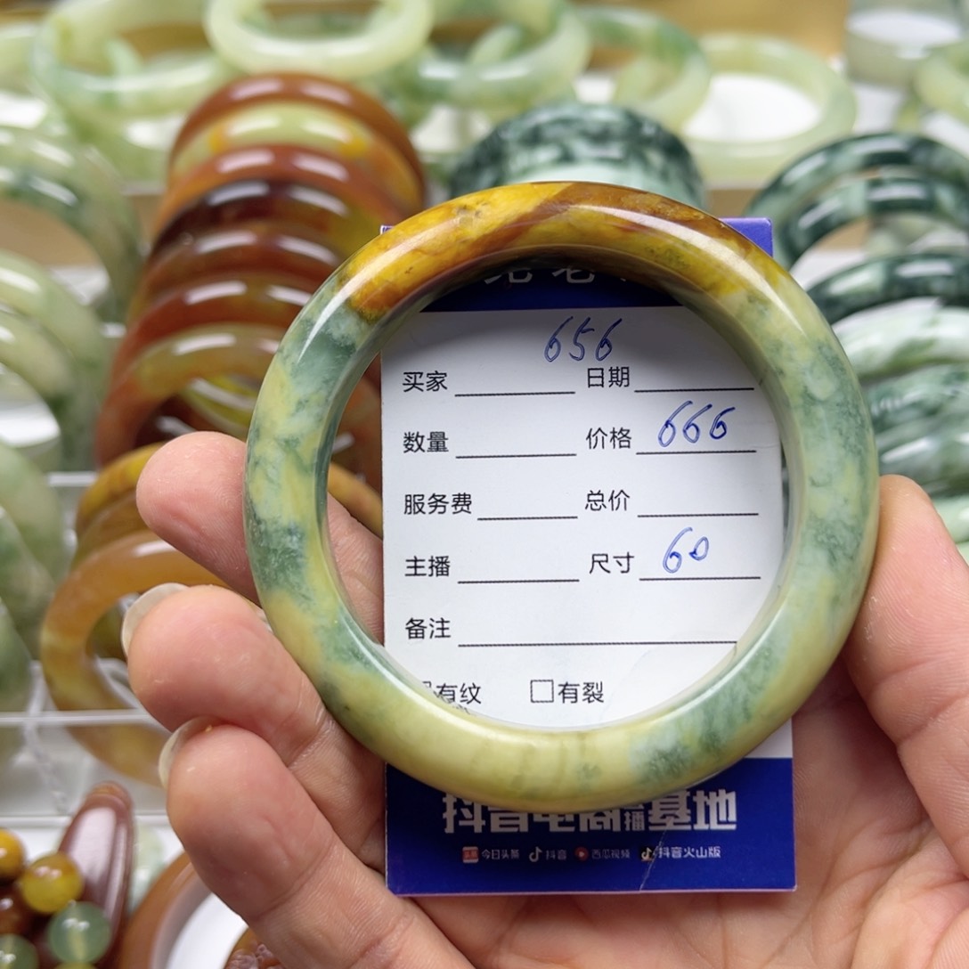 透闪石-蛇纹石玉手镯未镶嵌