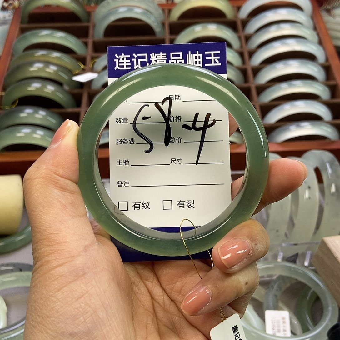 蛇纹石玉手镯未镶嵌水*瓶