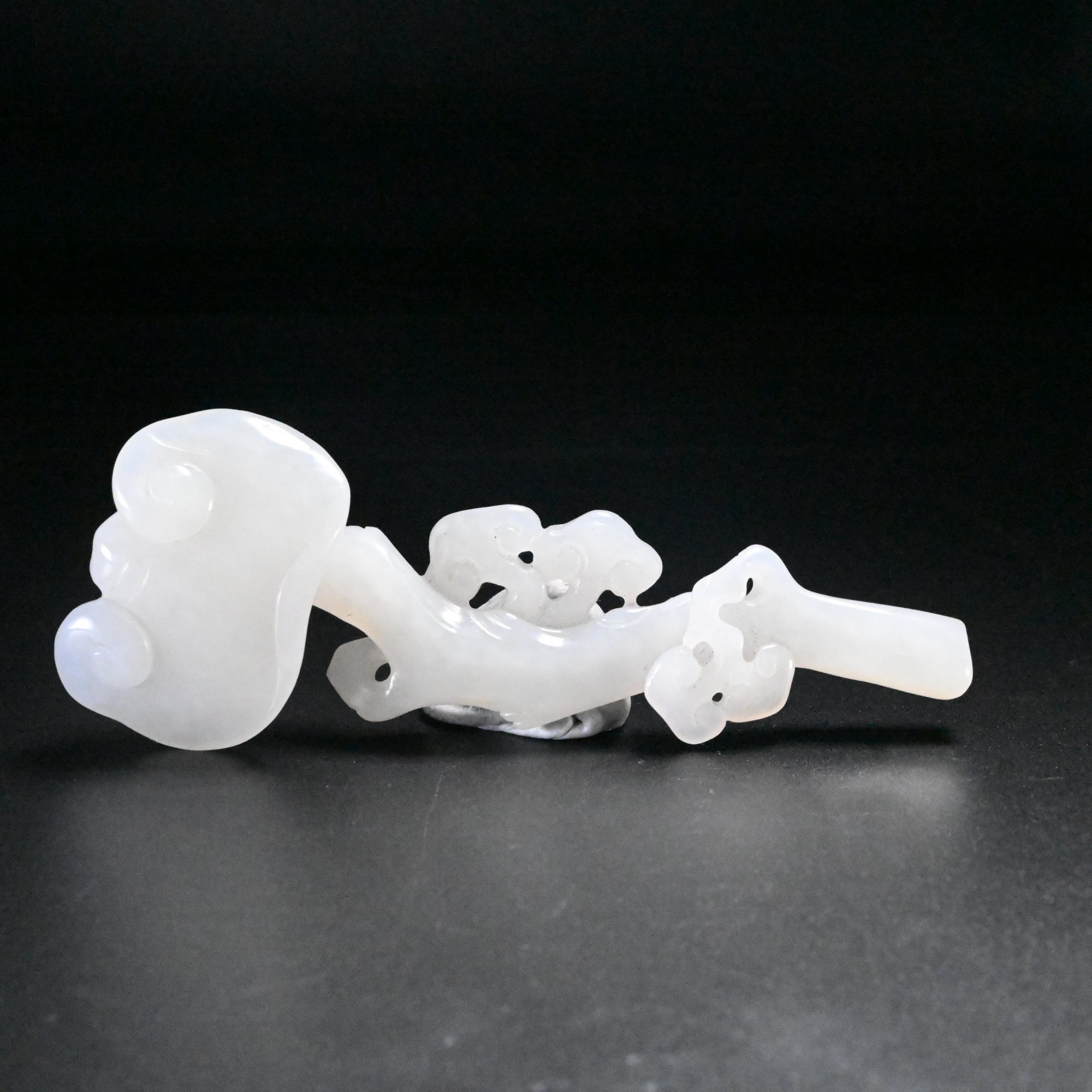 LOT8807 25YU103217 和田玉如意摆件/匡时