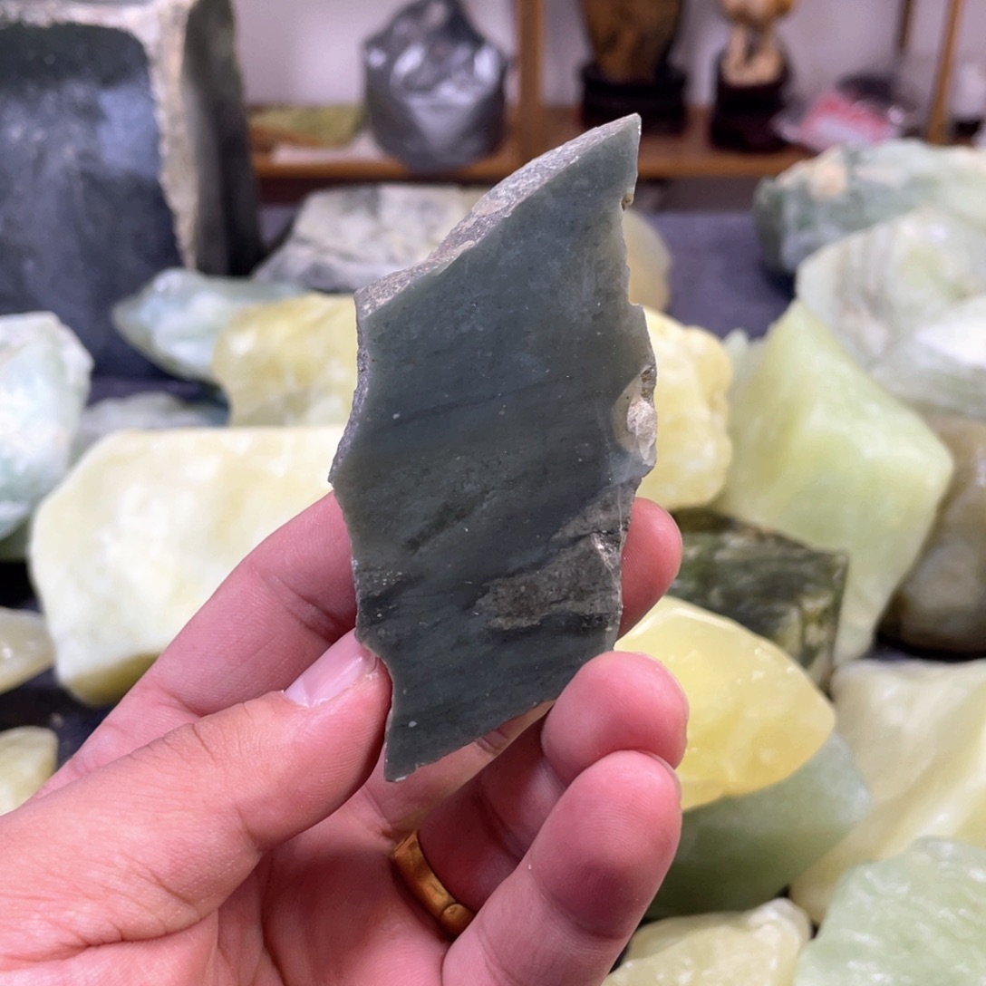 蛇纹石玉未镶嵌中国四大名玉简易