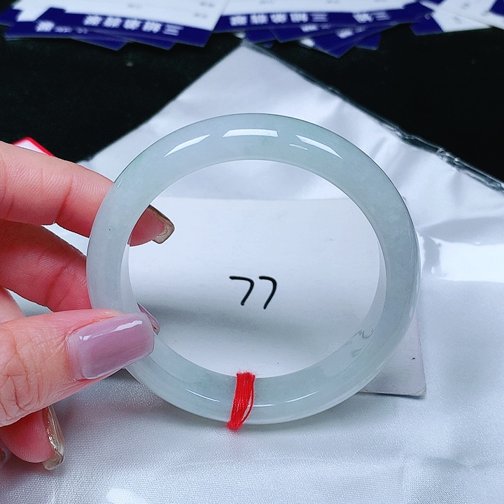 翡翠手镯未镶嵌翡翠手镯未镶嵌