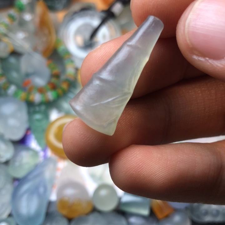 定制翡翠未镶嵌挂件