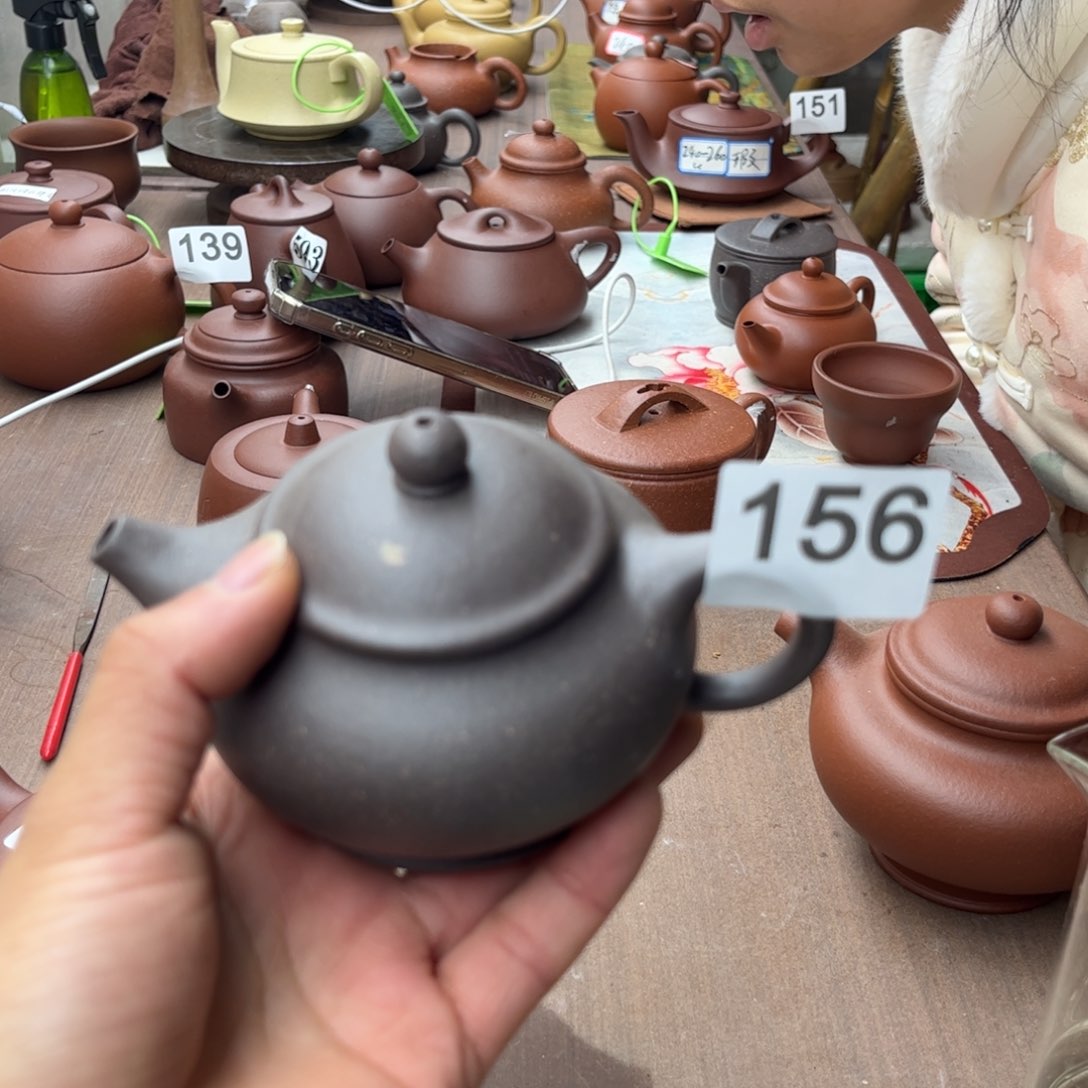 紫砂茶壶S****。天青潘壶200左右