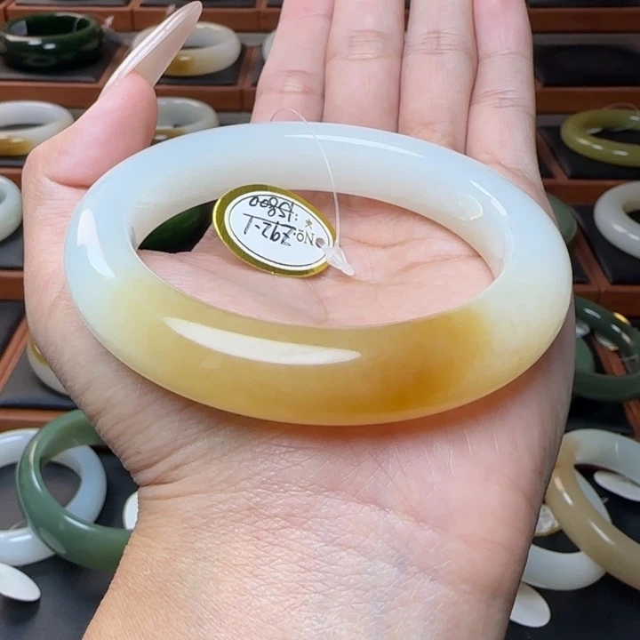 精品糖白和田玉糖手镯