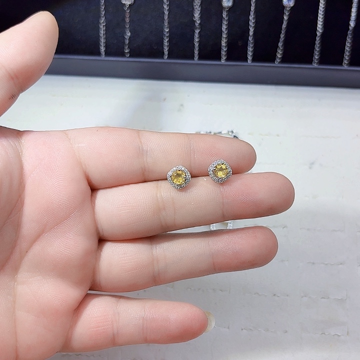 宁***雪银S925镶嵌黄晶耳饰