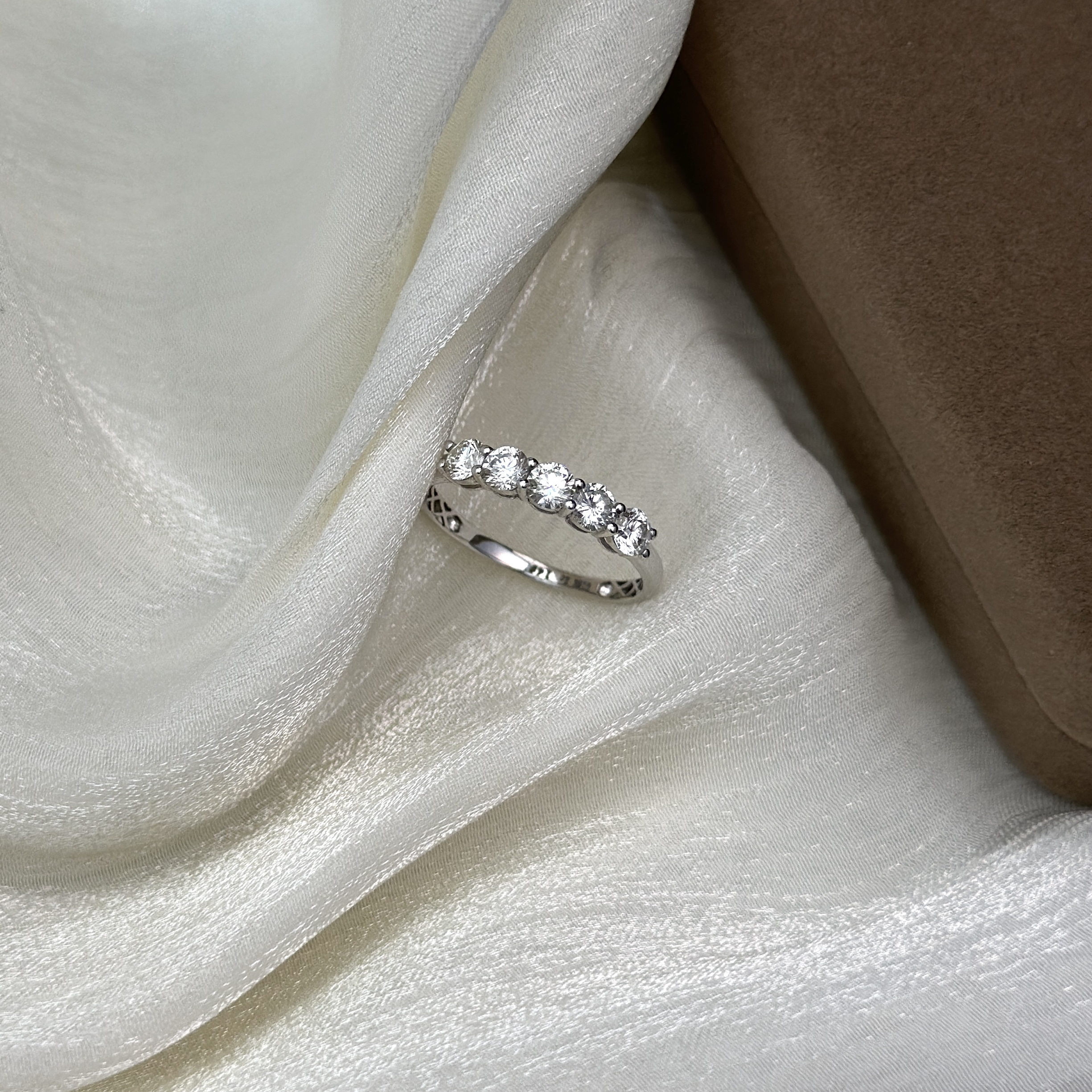 18k金镶嵌天然钻石1克拉五公主戒指