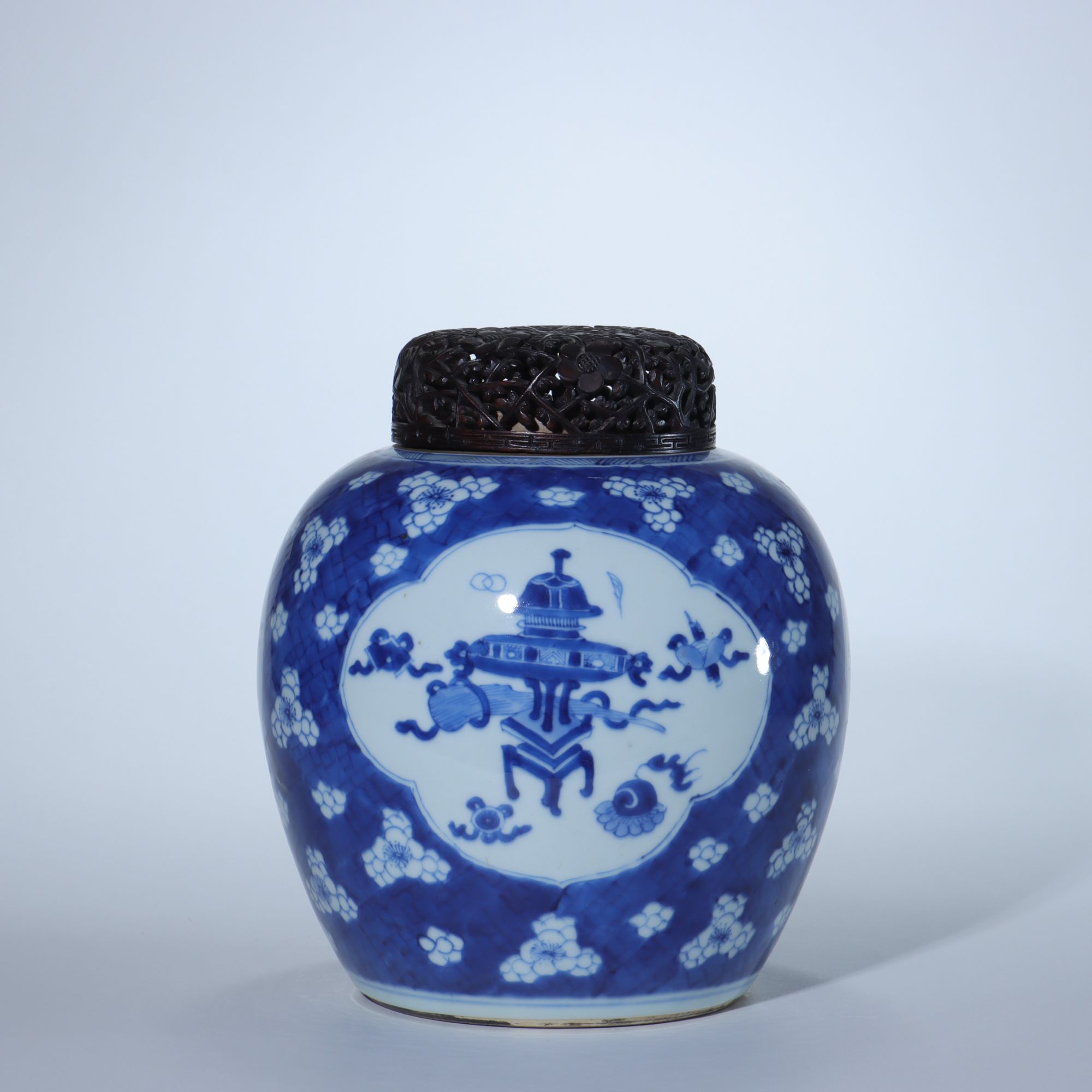 Lot.92 42 清康熙 博古图罐 H:24cm