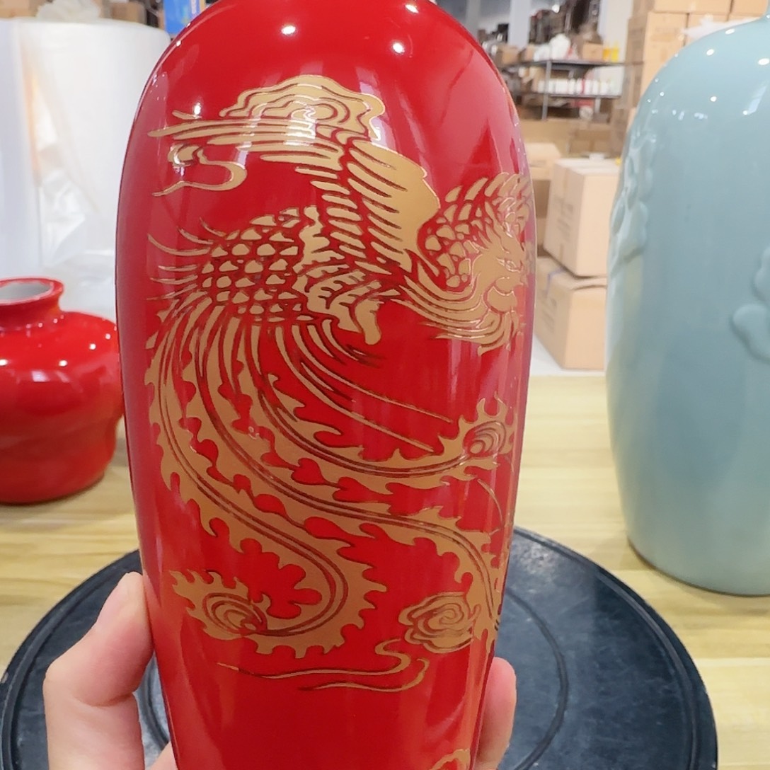 1斤装红色酒瓶2个