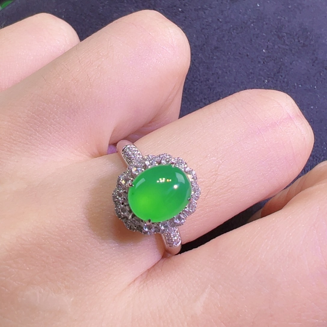 翡翠戒指18K金镶嵌蛋面