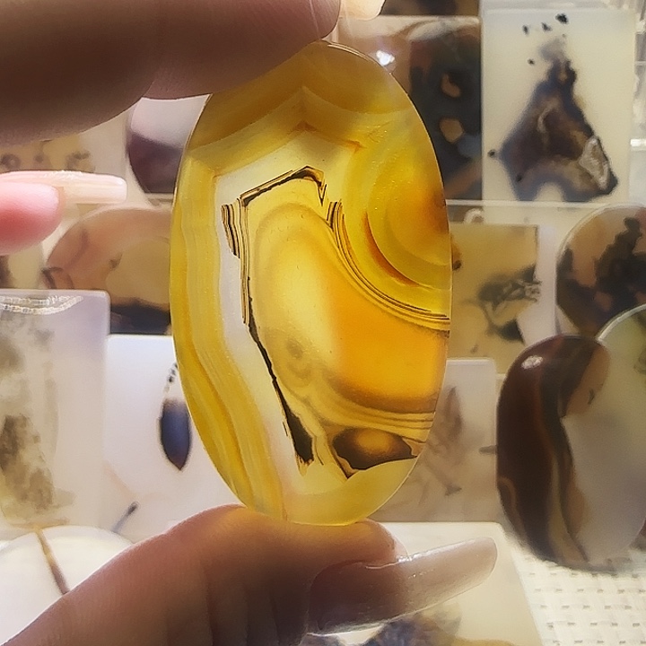 玛瑙/玉髓未镶嵌珠宝奇石