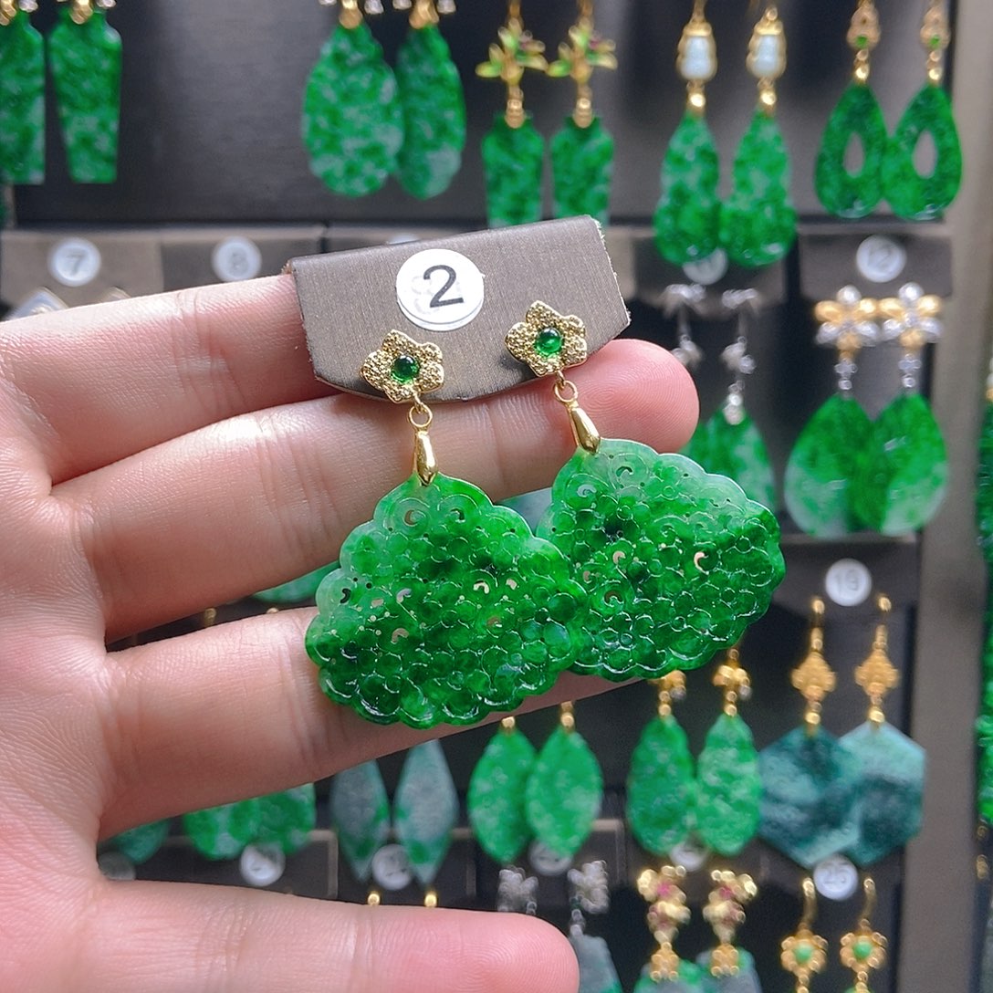 自***翔翡翠未镶嵌耳饰翡翠