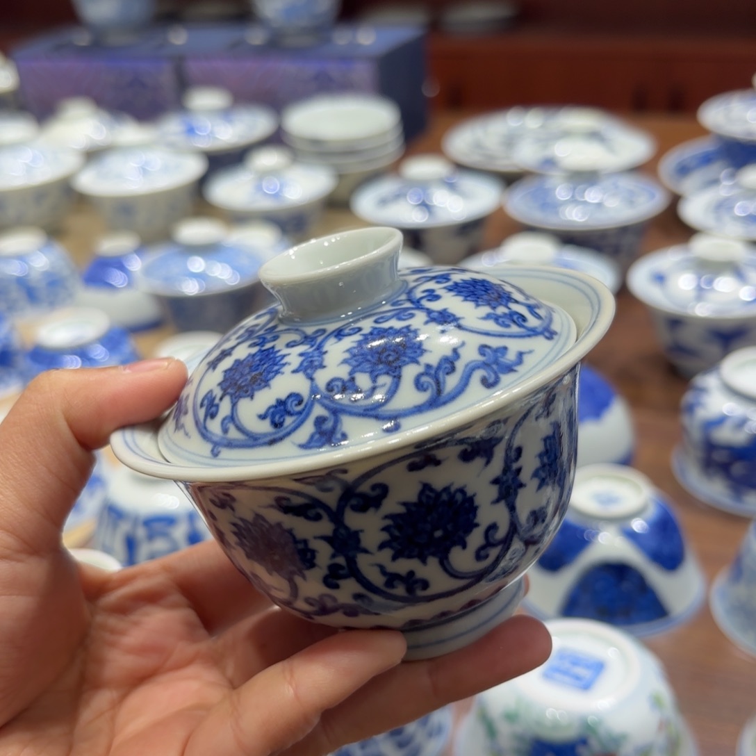 瓷柴微瑕 缠枝莲盖碗……