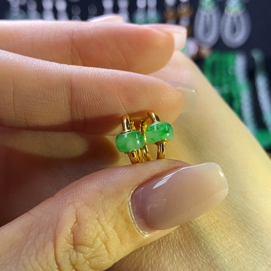 翡翠18K金镶嵌耳饰飘花顶珠小耳包