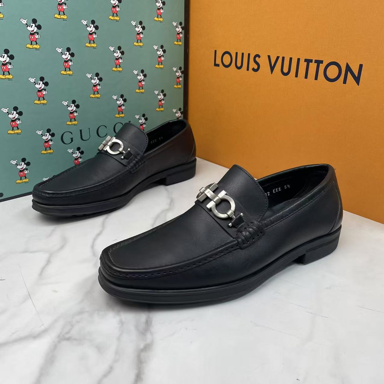 95新 FERRAGAMO/菲拉格慕 黑色皮面小银互扣潮流厚底皮鞋/39.5码