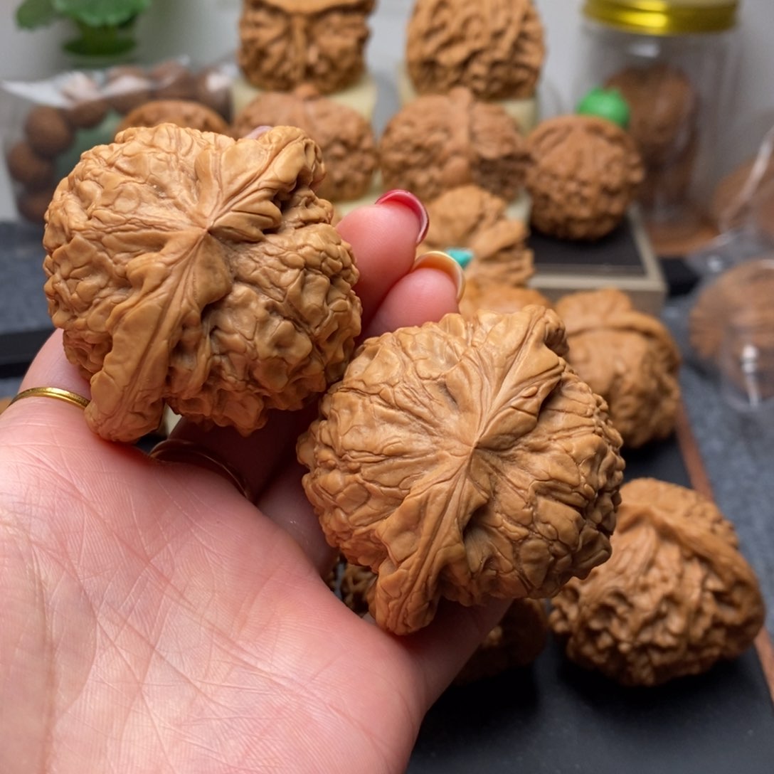文玩核桃吊坠全龙鼎54