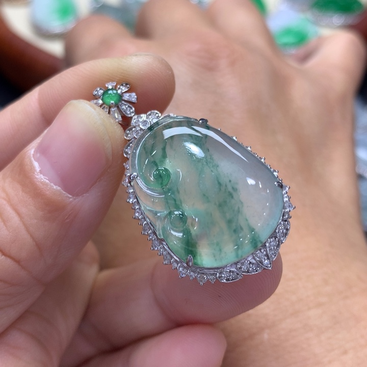 翡翠吊坠(不含链)18K金镶嵌