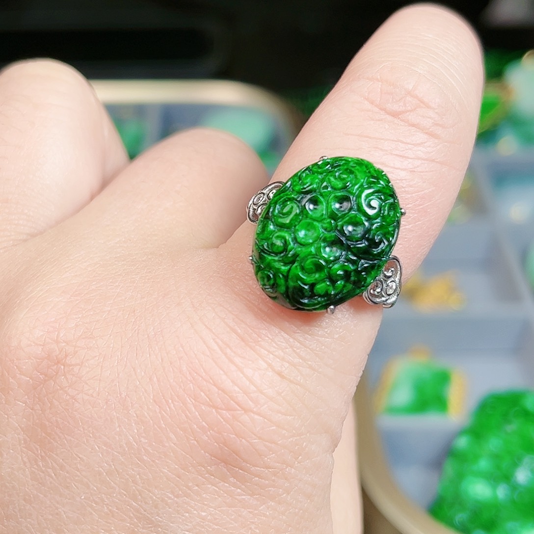 翡翠颈饰银S925镶嵌戒指