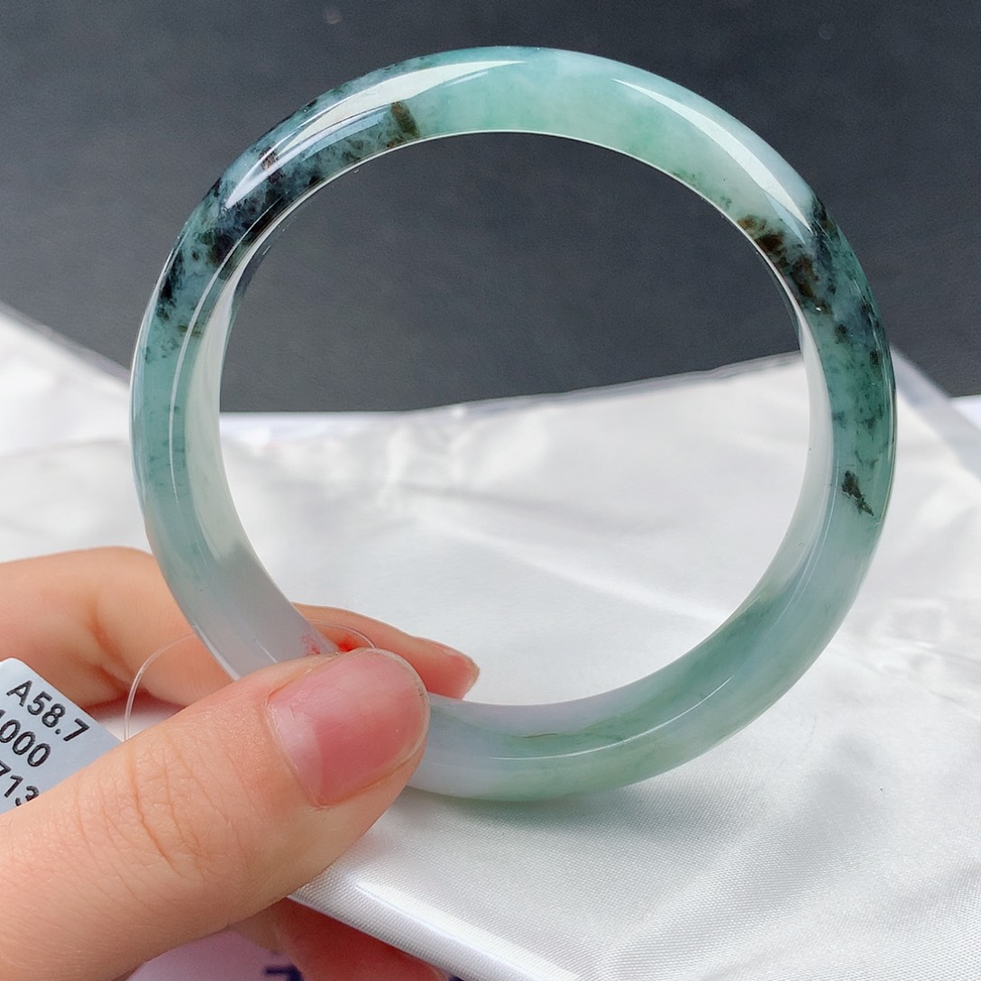 翡翠手镯未镶嵌105正59