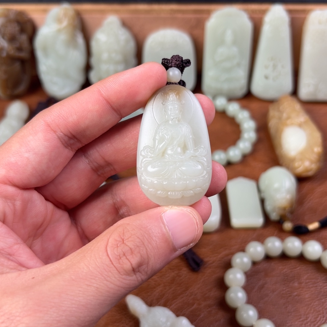 情***娘和田玉（青白玉）未镶嵌颈饰