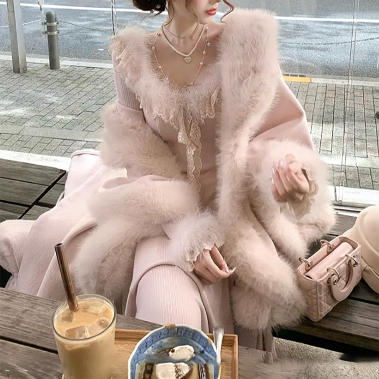 Zizi怡【“中世纪大斗篷外套”】千金气质秋季毛领慵懒感显瘦大斗篷