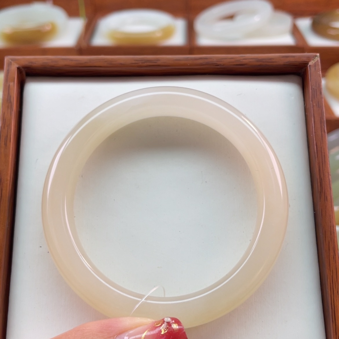 【闪购商品】和田玉手镯未镶嵌55