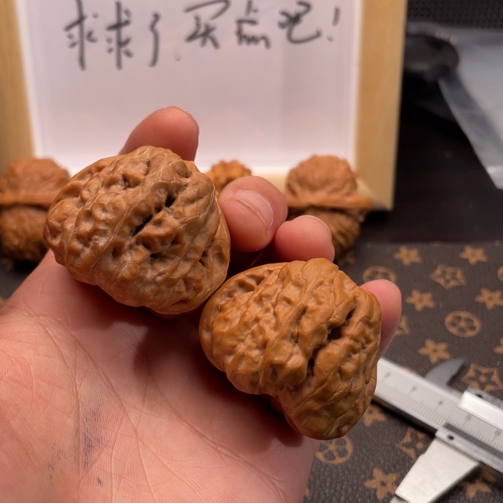 核桃蛤蟆头文玩核桃