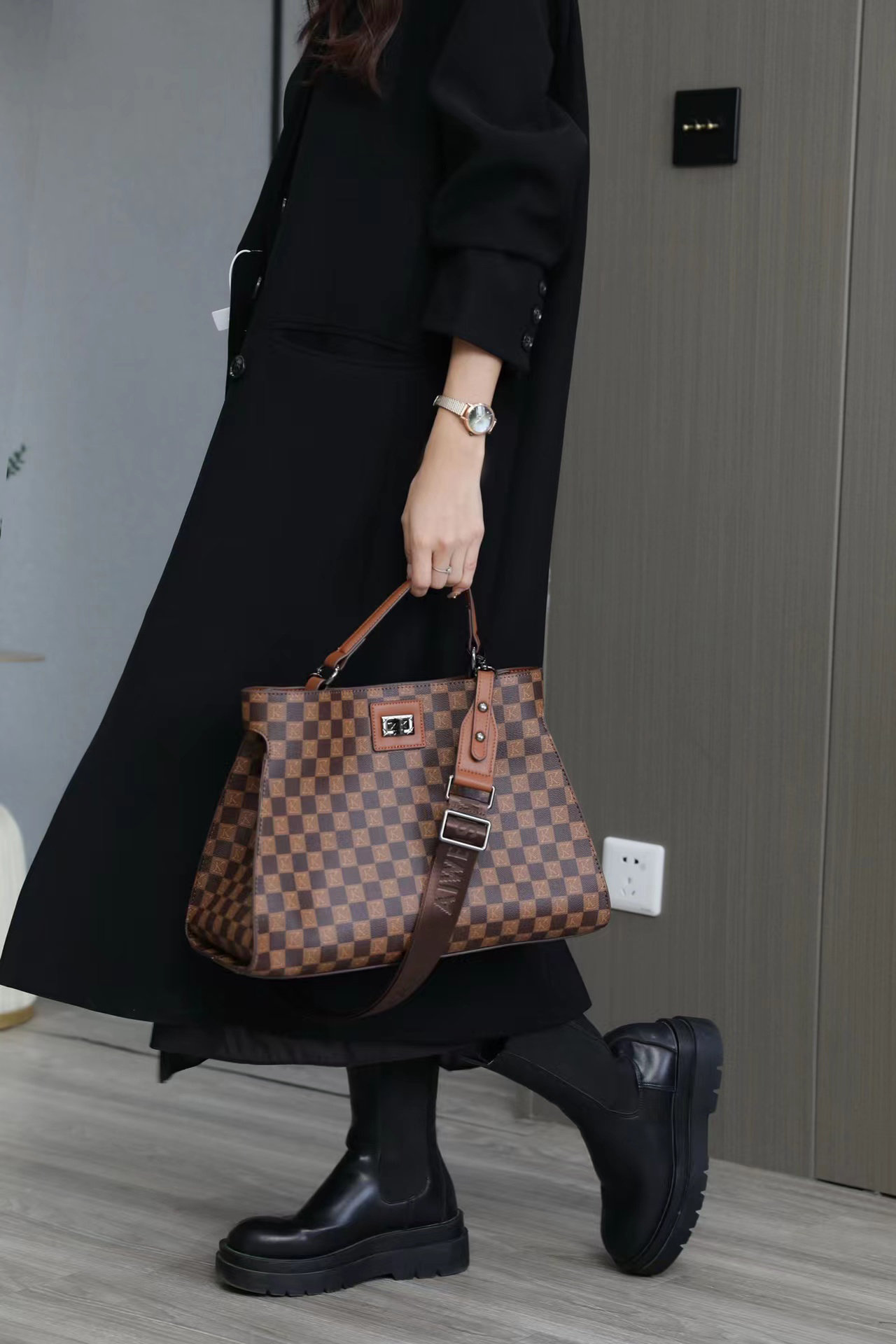 2431时尚经典单肩手拎女士包包