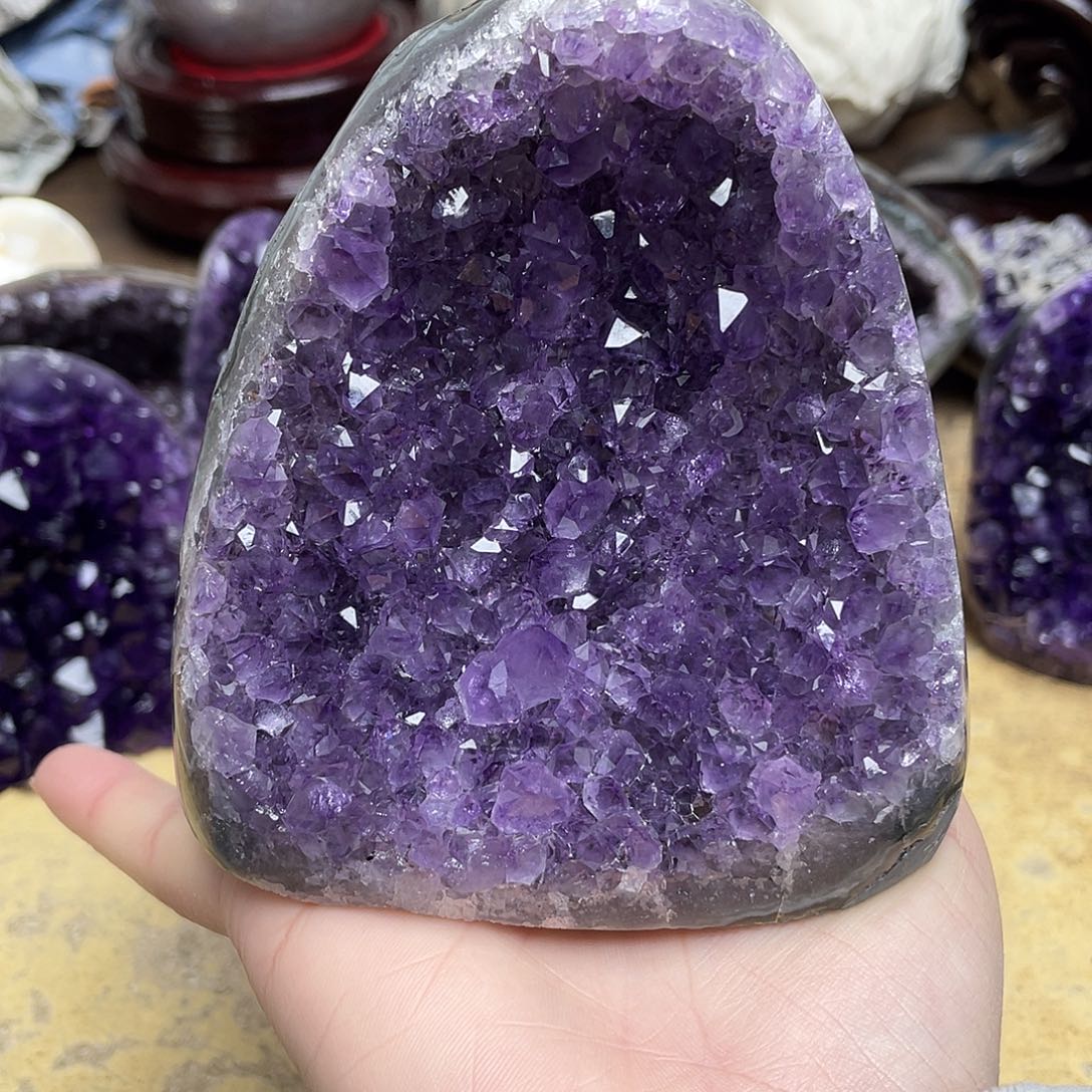 紫晶未镶嵌大型摆件（非配饰）