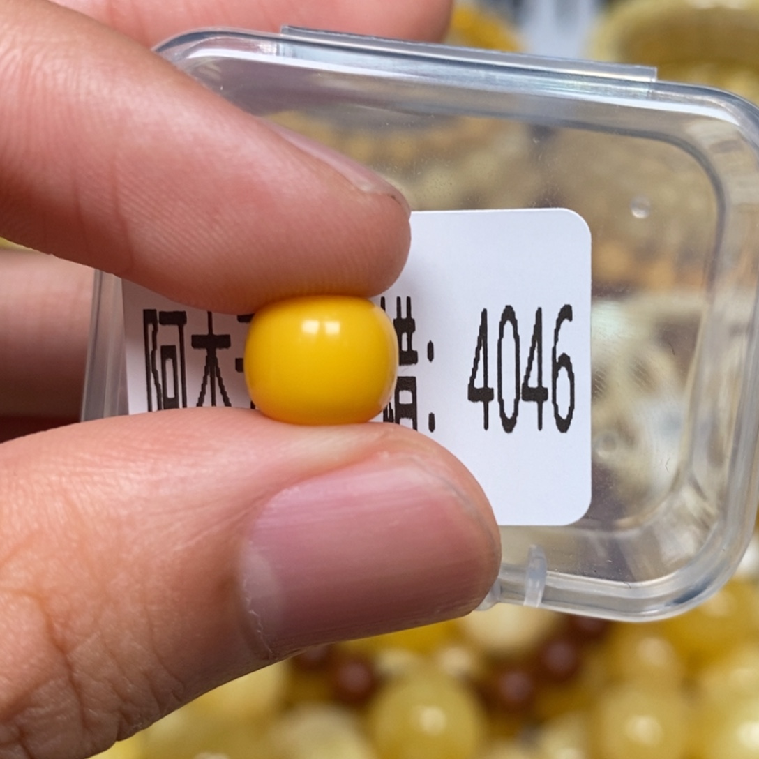 蜜蜡未镶嵌珠宝奇石4046